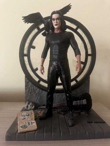 Action figure the crow - action,
