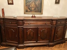 Mobile artigianale in legno di noce massiccio