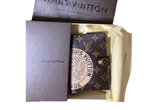 Louis vuitton monogram b - louis,