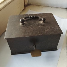 Vintage Vecchia piccola Cassaforte portatile in metallo - con sua chiave