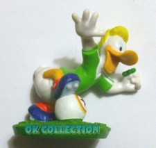 **Disney Plastic Figure GLADSTONE GANDER FOOTBALL (h. 2,5") WORLD SOCCER 2006