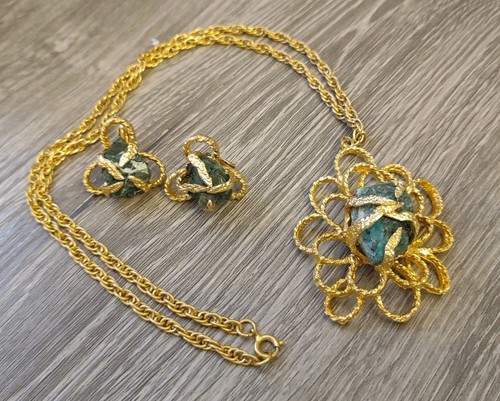 Collana con ciondolo vintage