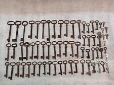 vecchie chiavi per serrature e lucchetti e scrigni da collezione