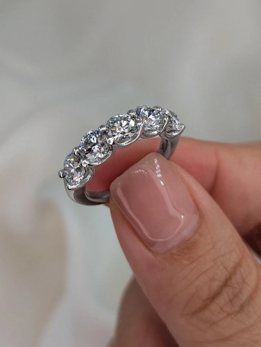 Anello fascia mezza eternità