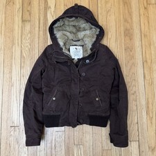 Abercrombie and Fitch donna M