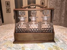 Tantalo Decanter Set In Noce Con 3 Bottiglie Di Cristallo D'epoca
