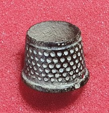 Dedal época Medieval de Bronce. Peso 3,52 gr. Lugar de hallazgo Extremadura. 