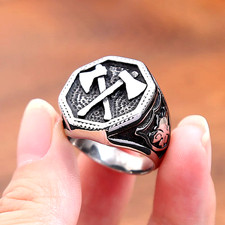 Anello uomo ascia guerriero