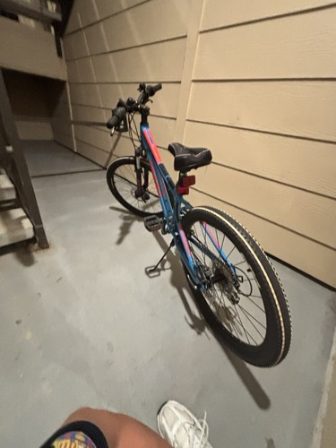 Giant mountain bike blue and - giant,