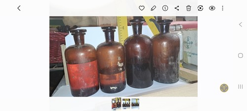 Antiche bottiglie ambrate - bottiglie,