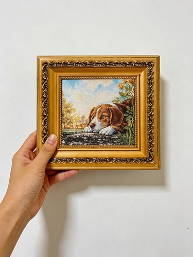 Cane appoggiato parete con - cane, a