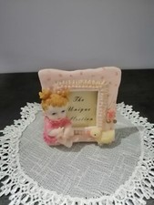 Cornice in resina per bambina.