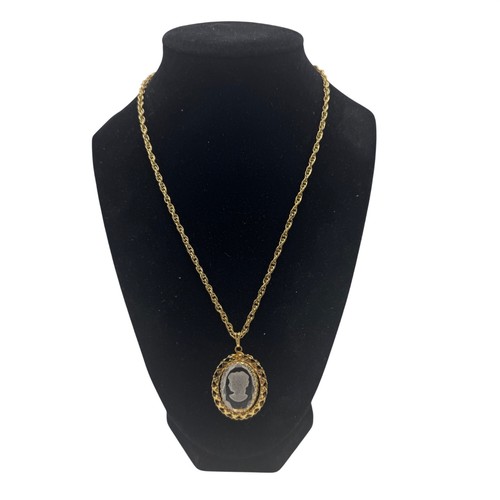 Collana con ciondolo cammeo