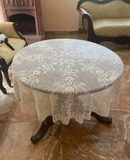 Tovaglia rotonda realizzata con pizzo ad ago diametro 164 cm