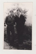 Due giovani uomini belli e