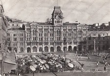 Trieste Piazza unità municipio BAR con ombrelloni BANCO NAPOLI Cartolina