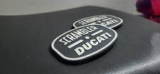 Coppia loghi serbatoio Ducati scrambler in alluminio