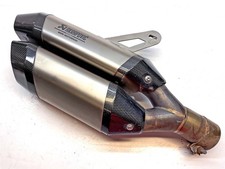 Silenziatori gemelli Akrapovic