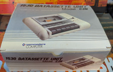 Commodore 1530 Datassette Unit C2N per 64 128 (con scatola e 2 manuali) funziona 8bit 0308