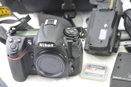 Nikon d300s 3mp dslr - 12.3mp,