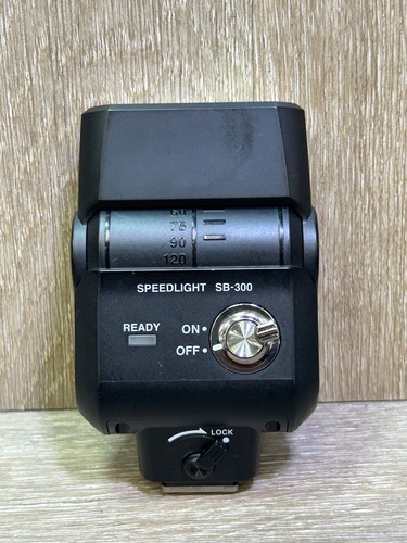 Nikon 300 speedlight - sb-300,