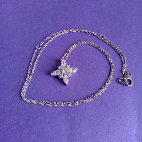 Collana con ciondolo - , in