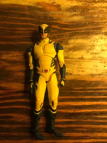 Marvel legends wolverine - marvel,