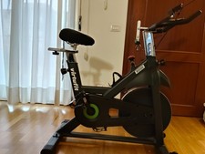 spin bike nera e verde come