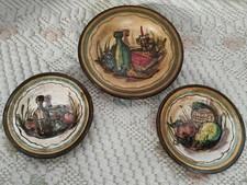 Tris piatti in ceramica