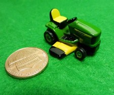 1:64 ERTL John Deere Riding