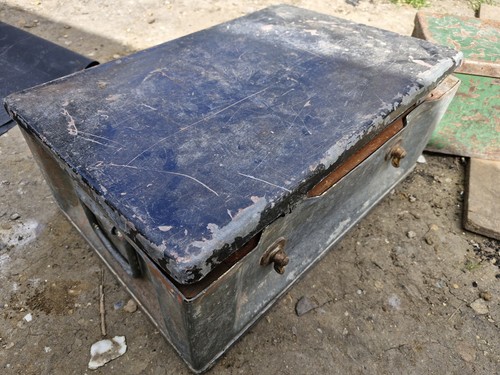 Baule vintage metallo pesante