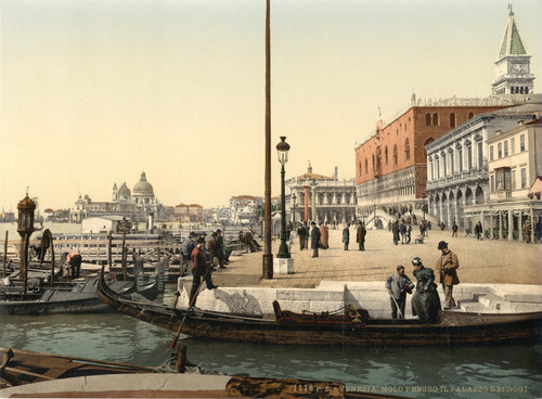 Venezia molo presso - venezia.,