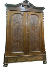 Antico armadio a due ante