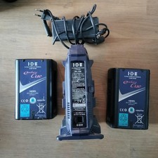 Due IDX Endura CUE-D150 14.8V 146Wh Li-ion V-Mount Video Batteries + caricatore