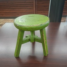 Sgabello piccolo corto tre