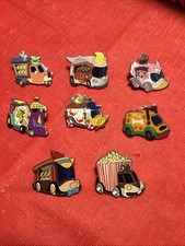 Lotto di 8 spille misteriose