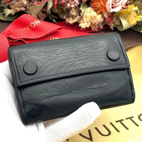 Louis vuitton monogram shadow - louis,