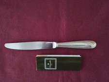 1 couteau de table en métal