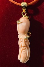 ciondolo oro giallo 18 kt Saggio cinese Intarsio su Corallo Rosè usato vintage