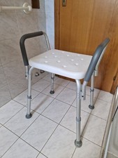 sedile da doccia regolabile in altezza con bracciolo