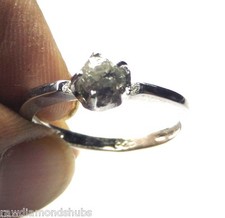 Anello con diamanti grezzi