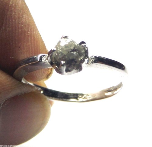 Anello con diamanti grezzi