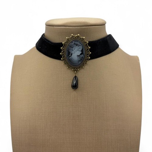 Collana chocker stile - in,