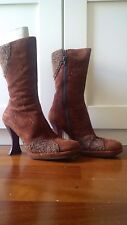 Bellissimi stivali come nuovi camoscio cacao, tacchi alti e plateau, n. 39