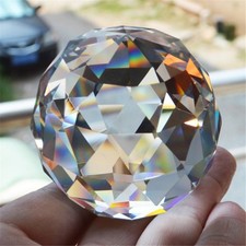 Sfera di cristallo trasparente