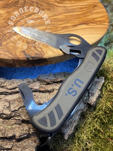 Victorinox one hand army - one,