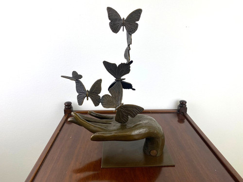 Scultura bronzo una mano - in, di