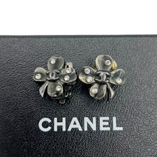 Orecchini CHANEL: logo CC