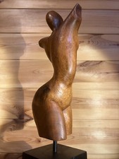 Scultura in legno intagliato a mano forma femminile stilizzata