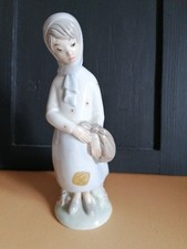 Elegante statuina soprammobile